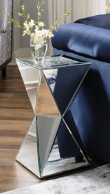 A4000171 - Accent Table